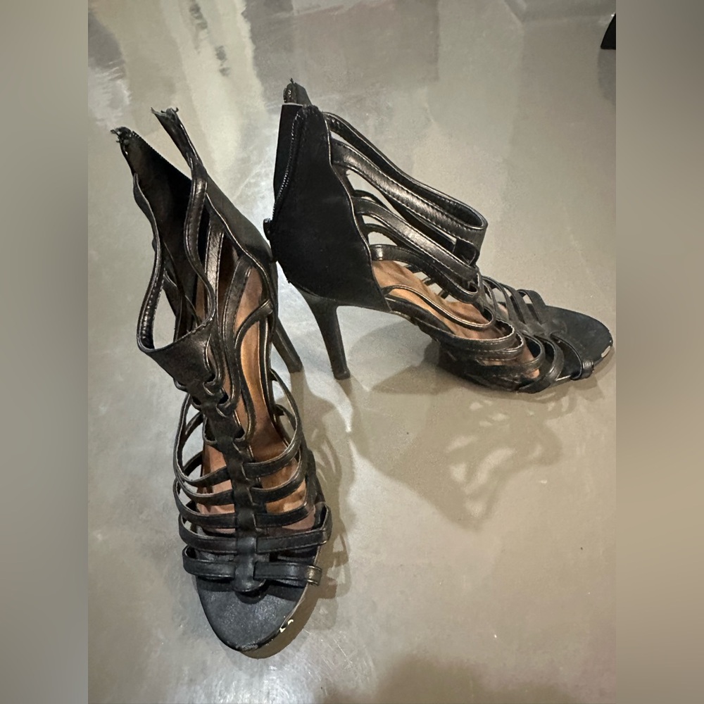 👡 Black  cage stilettos